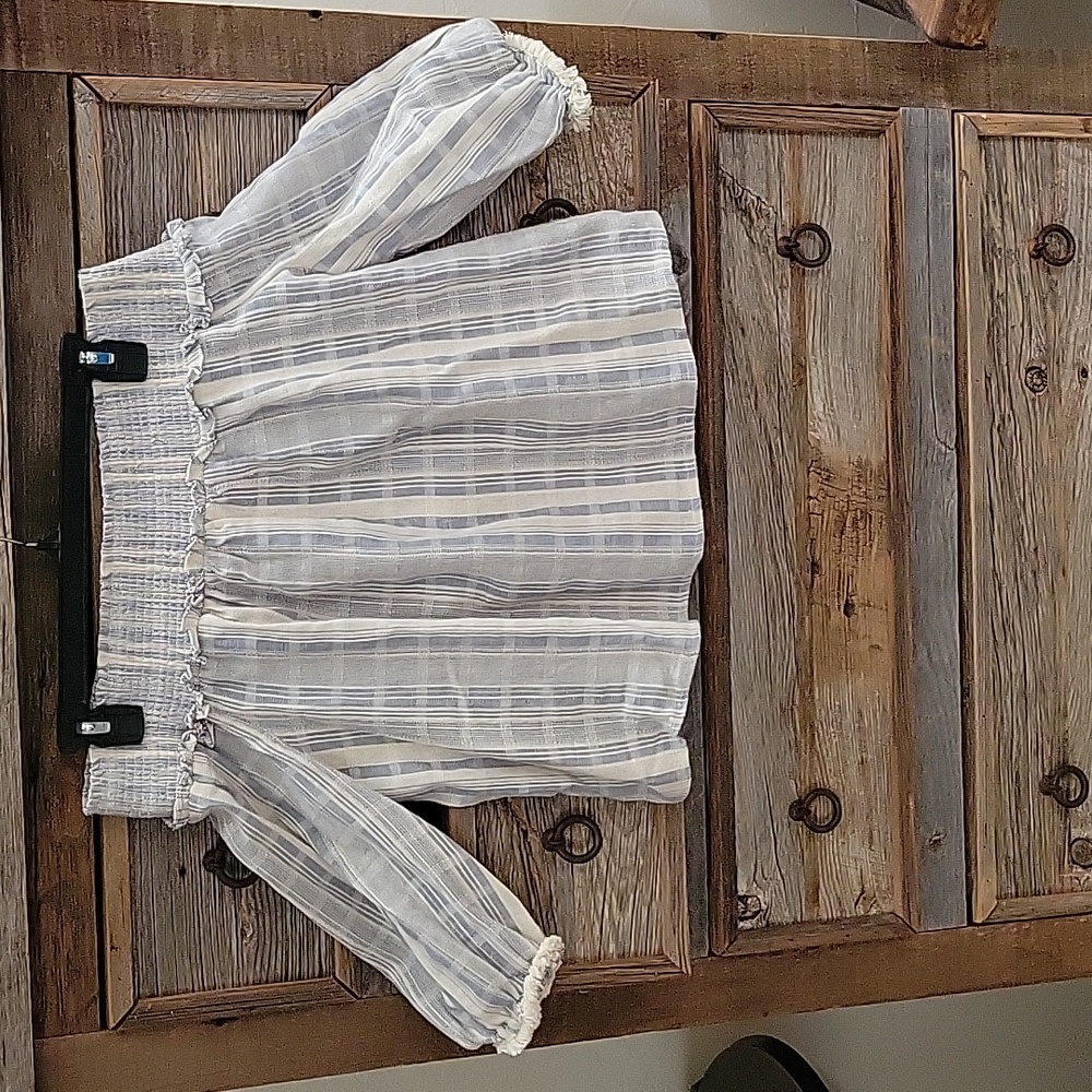 Lucky Brand off the shoulder/peasant crop top, linen/Denim look Small